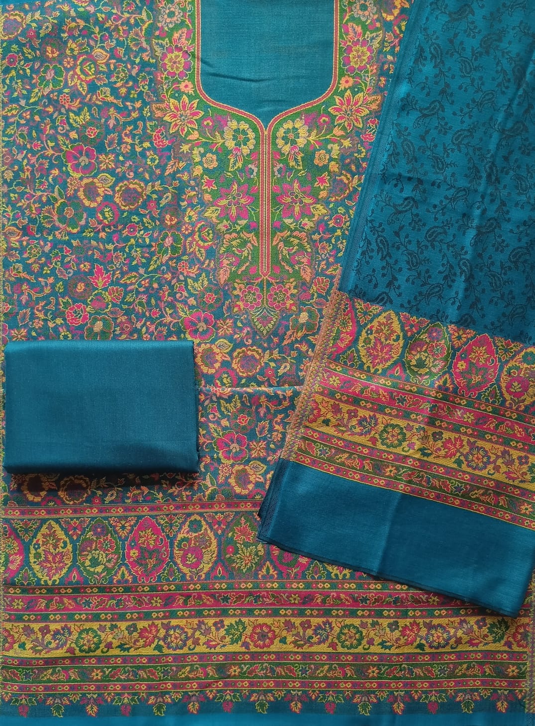 Woolen Suit Set unstitched with Palla Stole - Image 4
