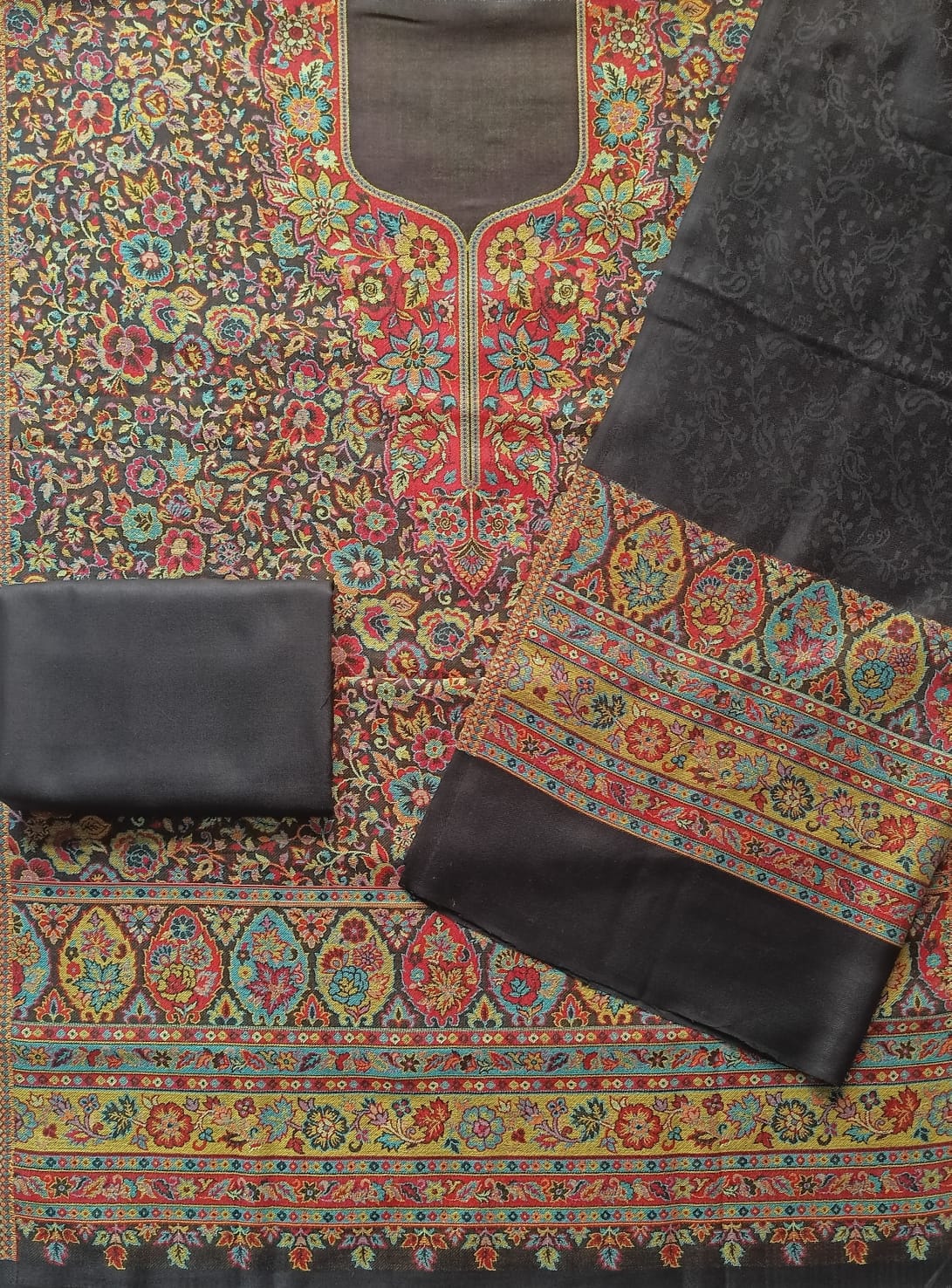 Woolen Suit Set unstitched with Palla Stole - Image 4