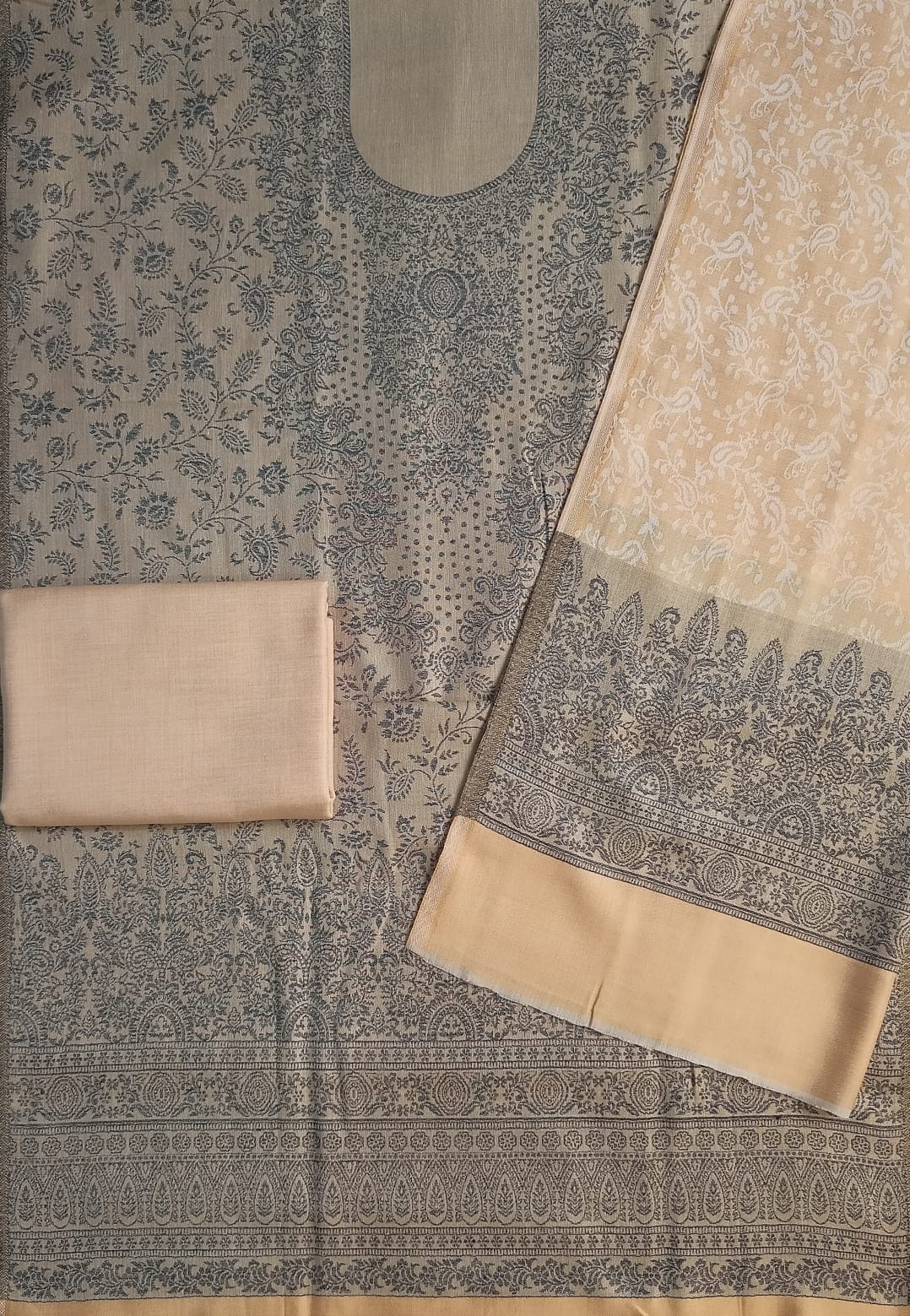 Woolen Suit Set unstitched with Palla Stole - Image 4