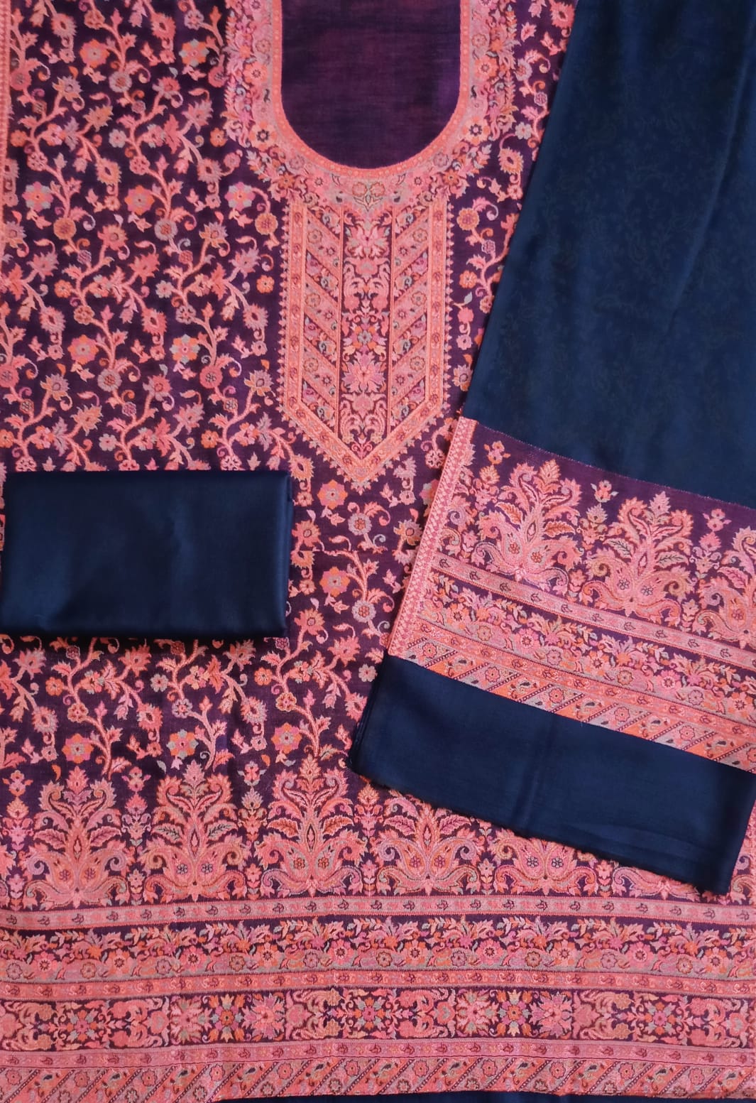 Woolen Suit Set unstitched with Palla Stole - Image 4